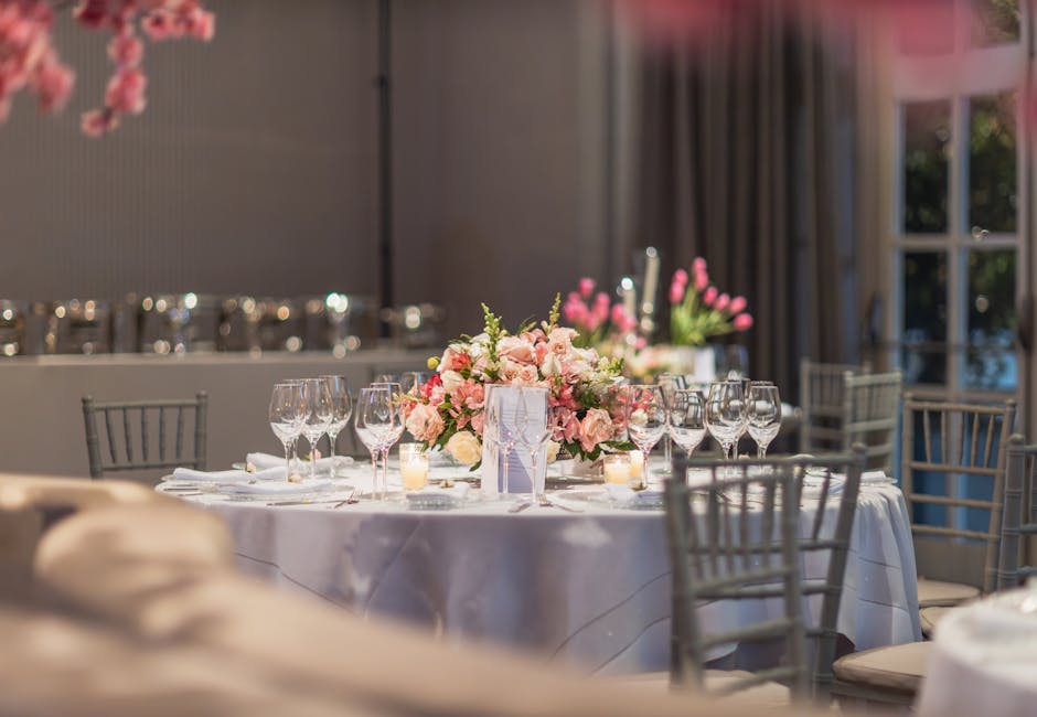 Décoration mariage fleurs blanches et or